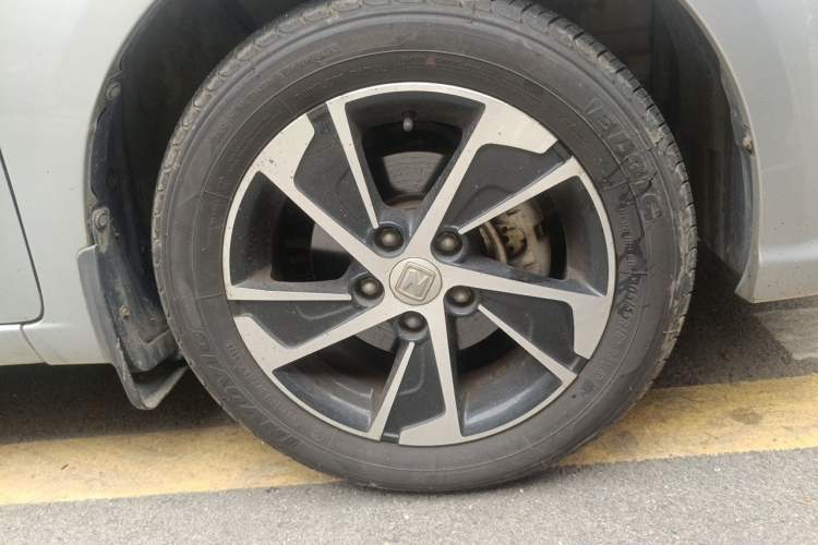 Used Zotye Z300 2014 New Vision 1.5L Manual Luxury Model Right Front Wheel Hub