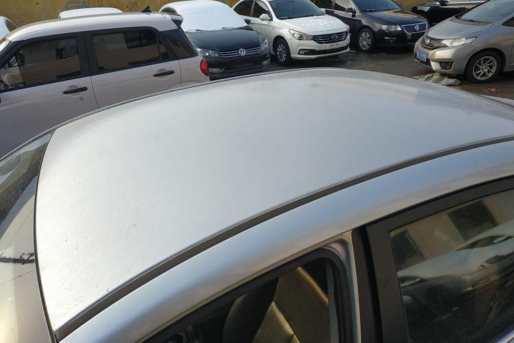 Used Zotye Z300 2014 New Vision 1.5L Manual Luxury Model Roof