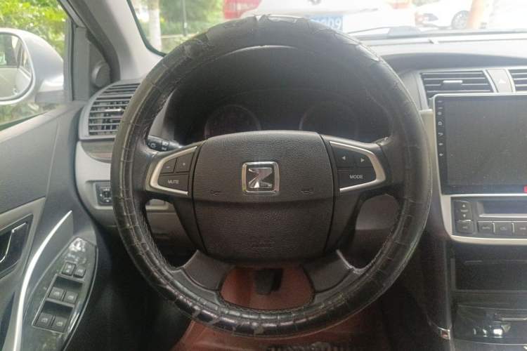 Used Zotye Z300 2014 New Vision 1.5L Manual Luxury Model Steering Wheel