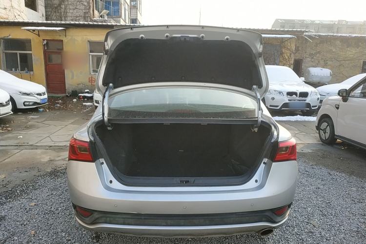 Used Zotye Z300 2014 New Vision 1.5L Manual Luxury Model Trunk
