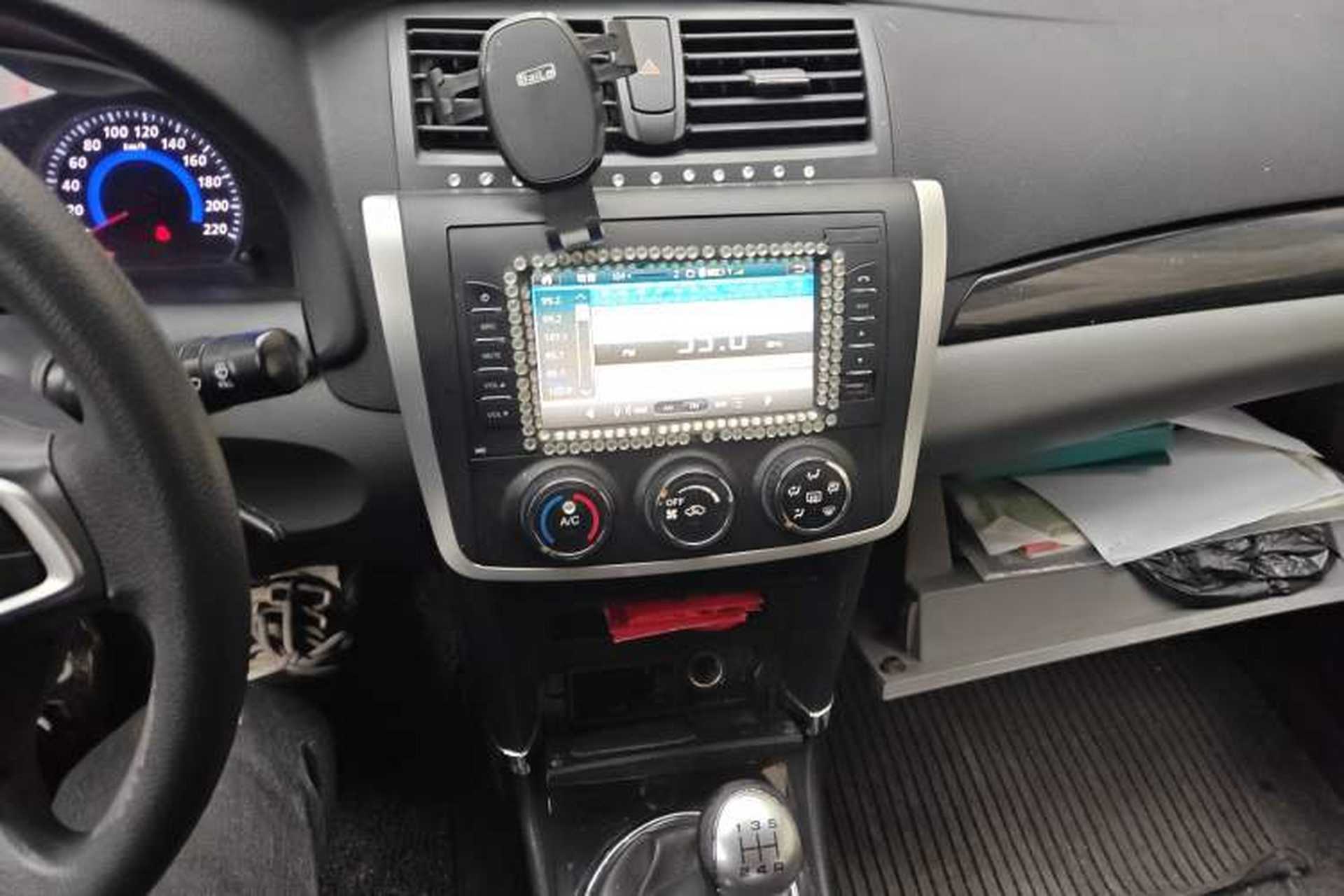 Used Zotye Z300 2014 1.5L Urban Edition Manual Luxury Model Audio And AC Panel