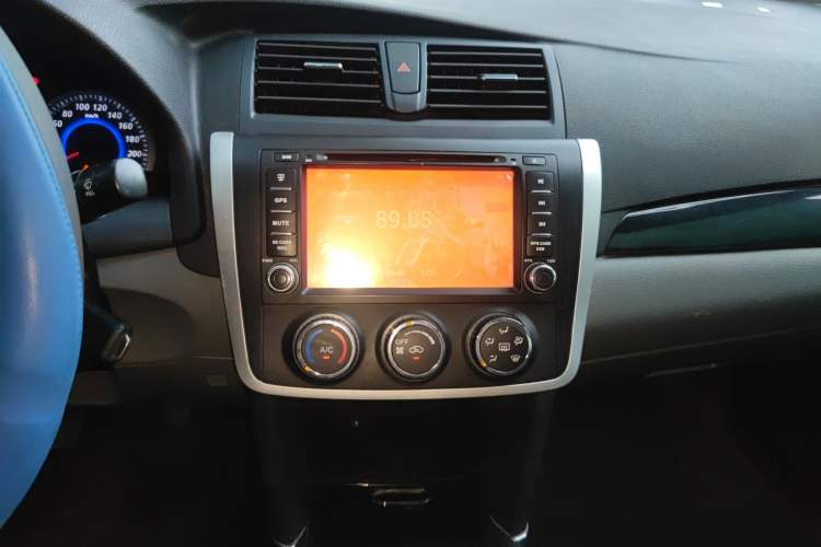 Used Zotye Z300 2014 1.5L Value Edition Manual Elite Model Audio And AC Panel