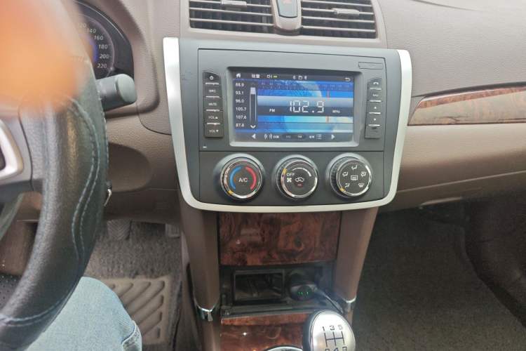 Used Zotye Z300 2014 1.5L Value Edition Manual Comfort Model Audio And AC Panel