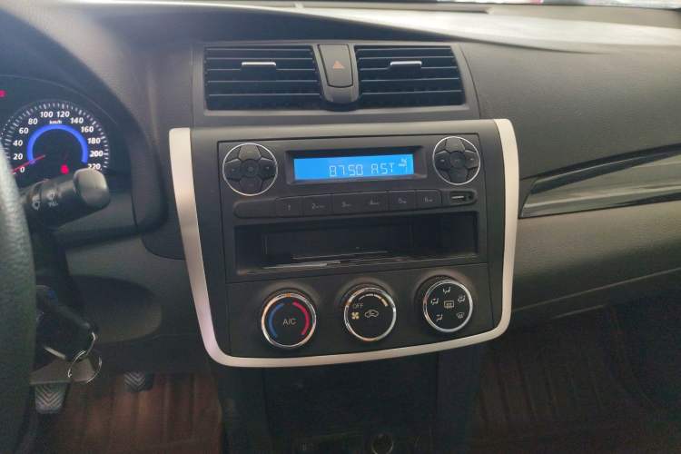 Used Zotye Z300 2014 1.5L Value Edition Manual Elite Model Audio And AC Panel