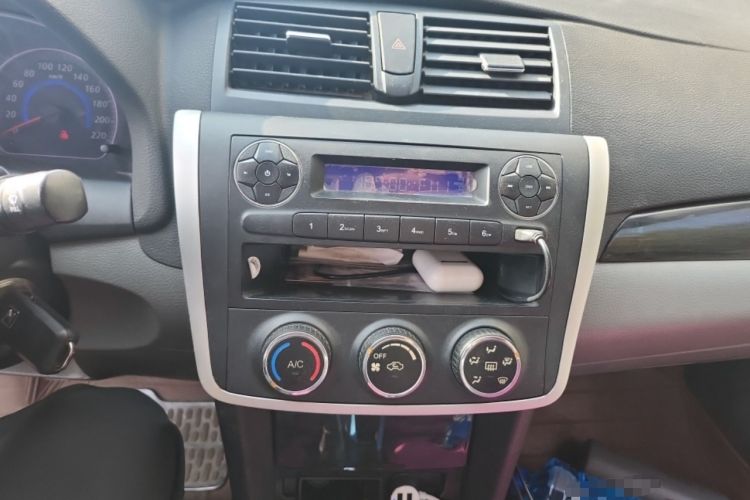 Used Zotye Z300 2014 1.5L Value Edition Manual Elite Model Audio And AC Panel