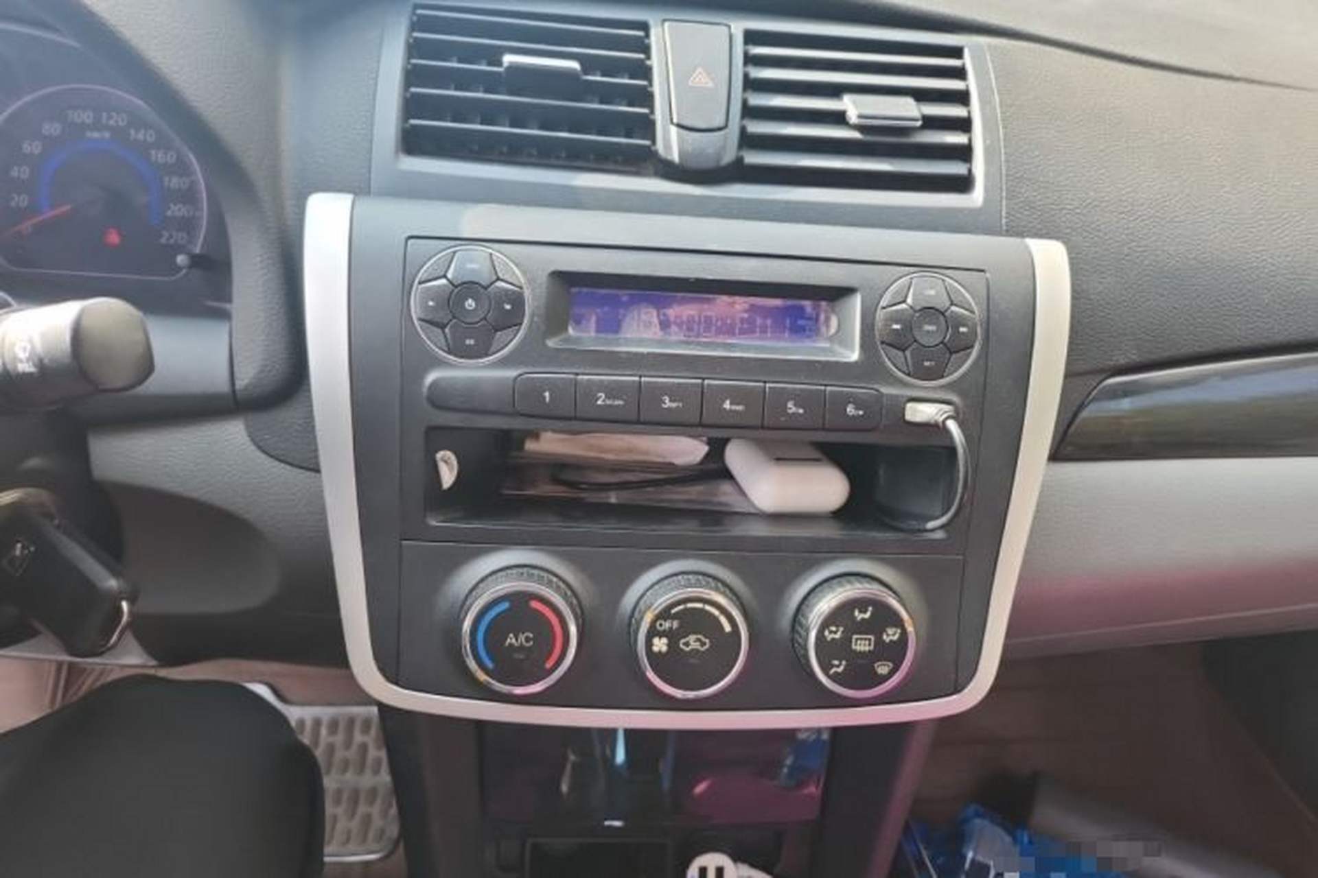 Used Zotye Z300 2014 1.5L Value Edition Manual Elite Model Audio And AC Panel