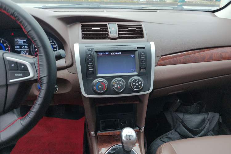 Used Zotye Z300 2014 1.5L Urban Edition Manual Luxury Model Audio And AC Panel