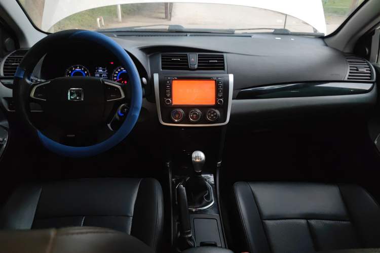 Used Zotye Z300 2014 1.5L Value Edition Manual Elite Model Center Console