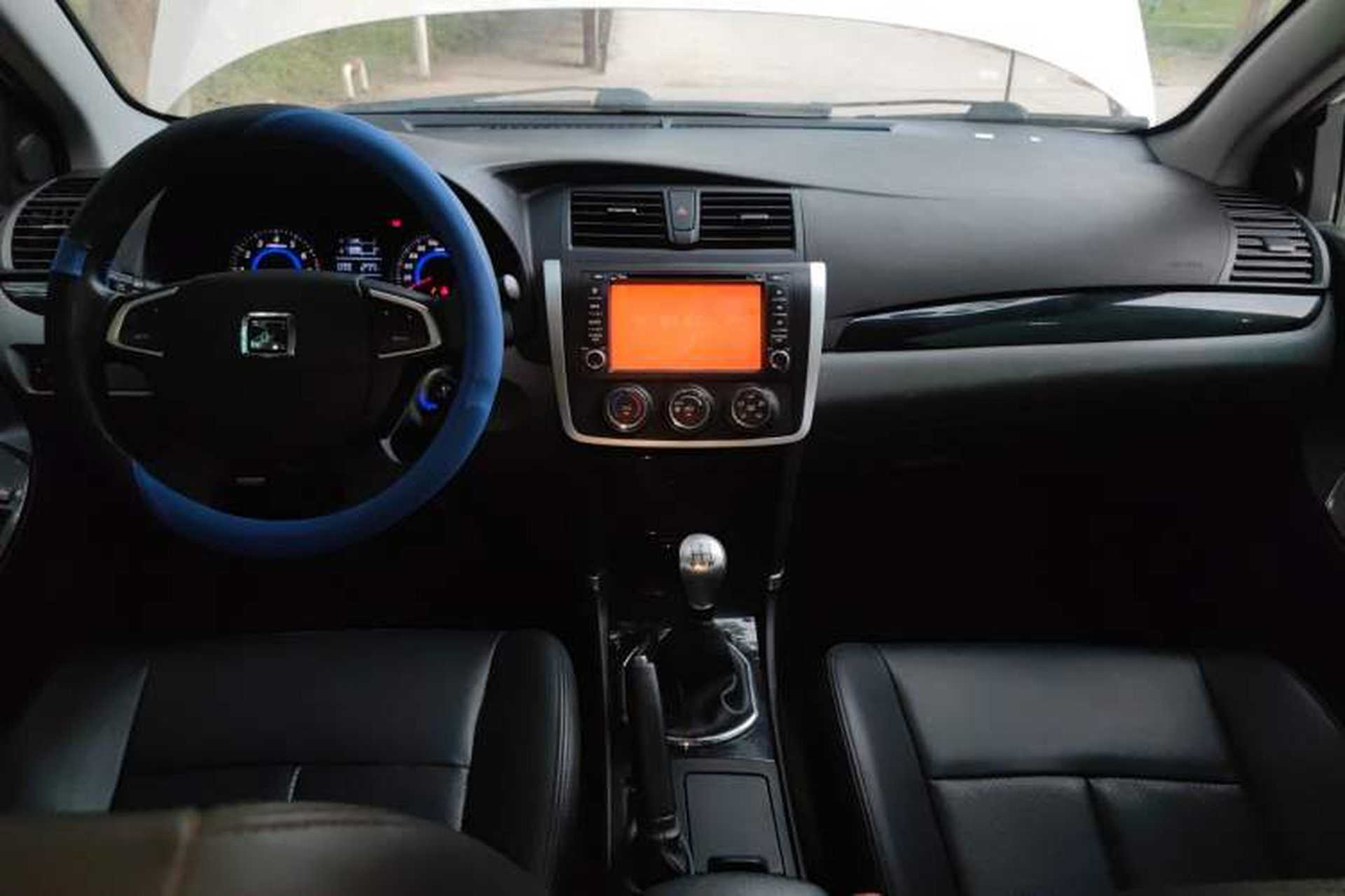 Used Zotye Z300 2014 1.5L Value Edition Manual Elite Model Center Console