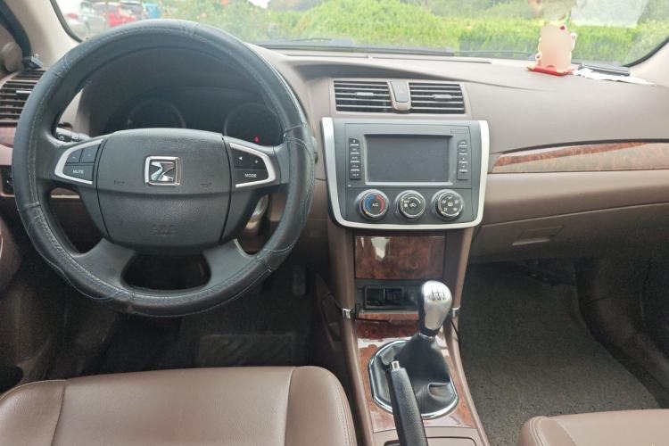Used Zotye Z300 2014 1.5L Value Edition Manual Comfort Model Center Console