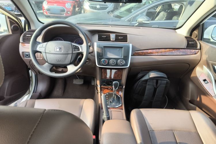 Used Zotye Z300 2014 1.6L Urban Edition Automatic Luxury Model Center Console