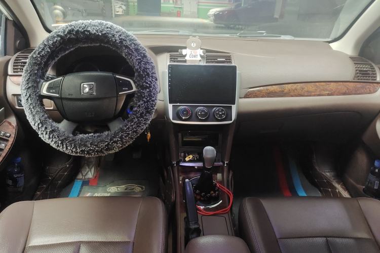Used Zotye Z300 2014 1.5L Urban Edition Manual Luxury Model Center Console