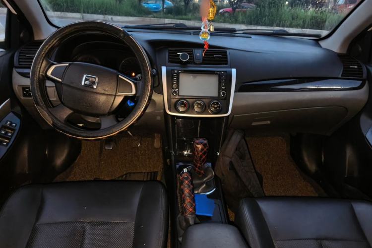 Used Zotye Z300 2014 1.5L Value Edition Manual Elite Model Center Console