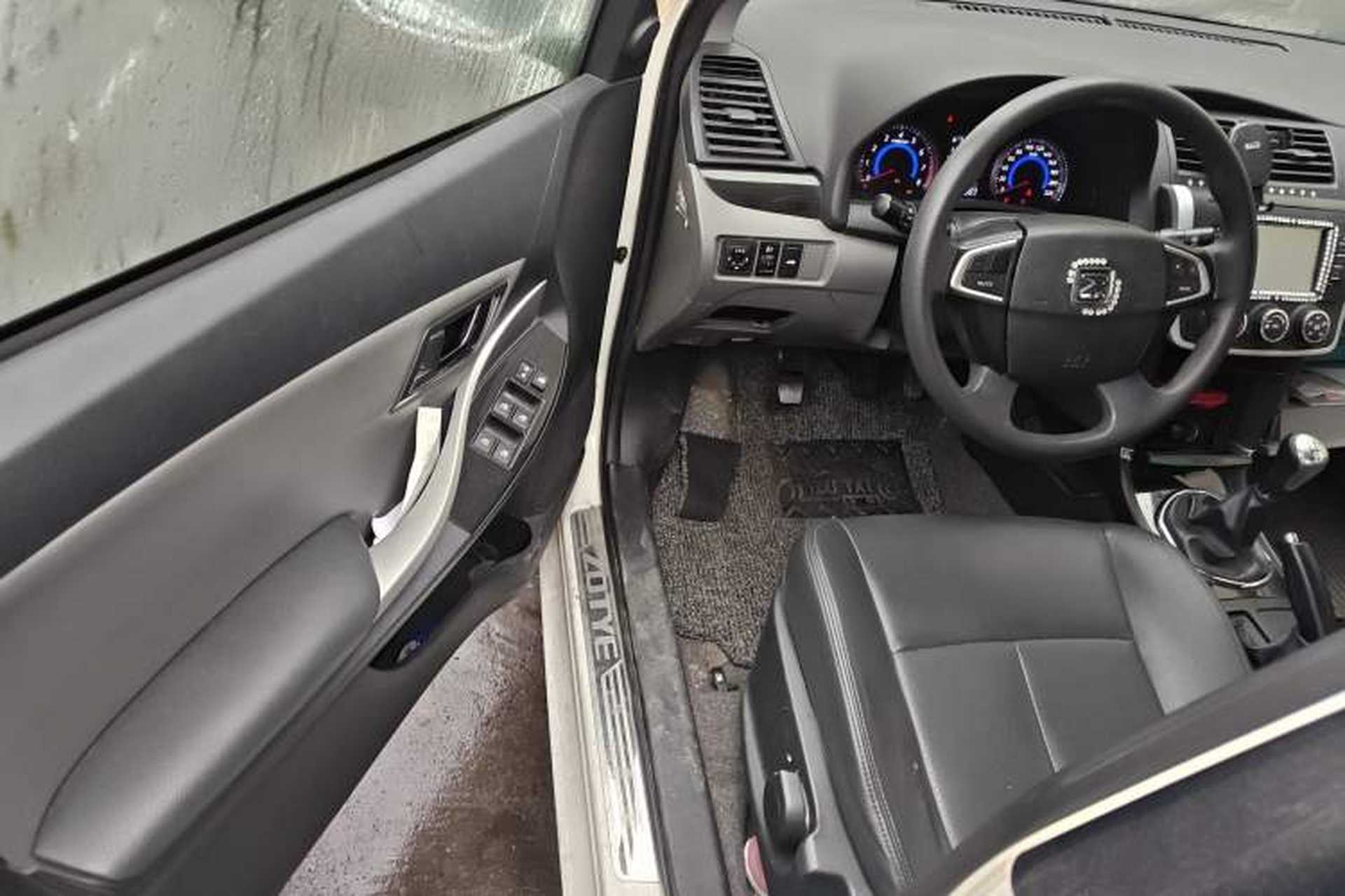 Used Zotye Z300 2014 1.5L Urban Edition Manual Luxury Model Driver Seat
