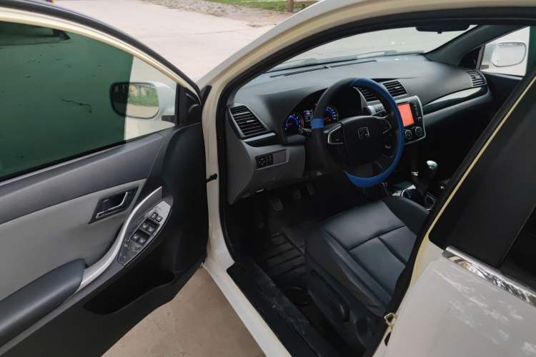 Used Zotye Z300 2014 1.5L Value Edition Manual Elite Model Driver Seat