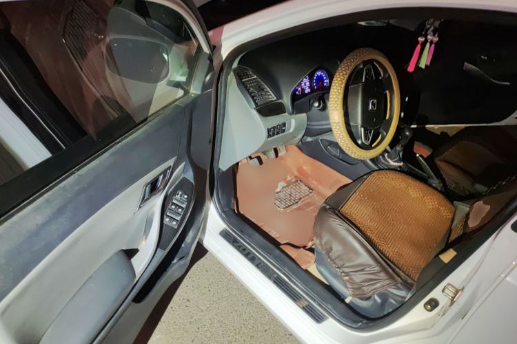 Used Zotye Z300 2014 New Vision 1.5L Manual Luxury Model Driver Seat