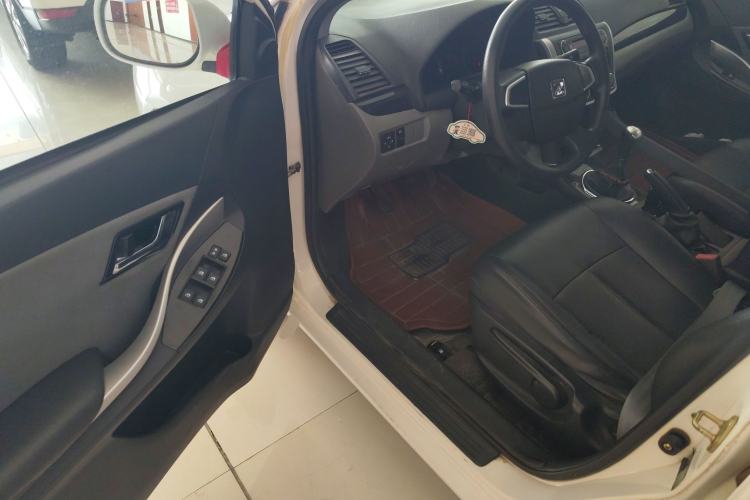 Used Zotye Z300 2014 1.5L Value Edition Manual Elite Model Driver Seat