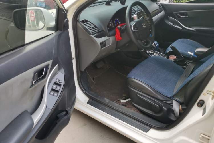 Used Zotye Z300 2014 1.6L Drive-Value Edition Automatic Elite Model Driver Seat