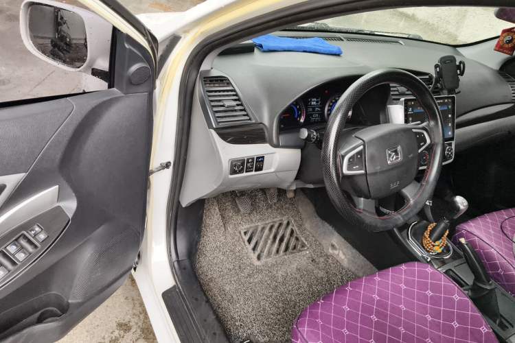 Used Zotye Z300 2014 1.5L Value Edition Manual Comfort Model Driver Seat