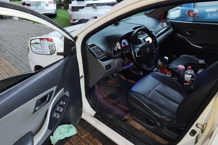 Used Zotye Z300 2014 1.5L Value Edition Manual Elite Model Driver Seat