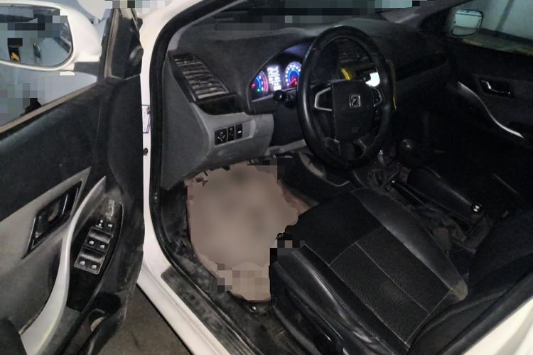 Used Zotye Z300 2014 New Vision 1.5L Manual Luxury Model Driver Seat