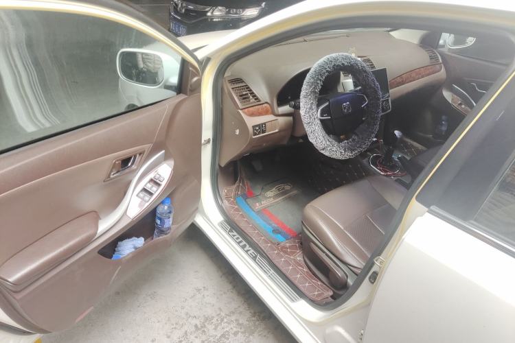 Used Zotye Z300 2014 1.5L Urban Edition Manual Luxury Model Driver Seat