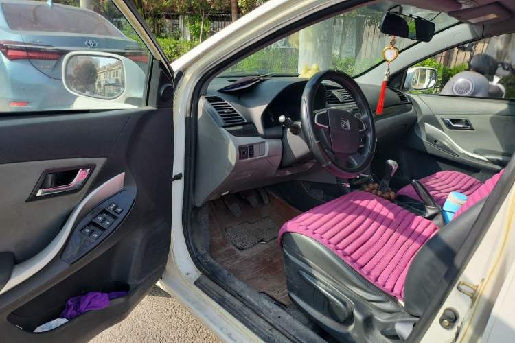 Used Zotye Z300 2014 1.5L Value Edition Manual Elite Model Driver Seat