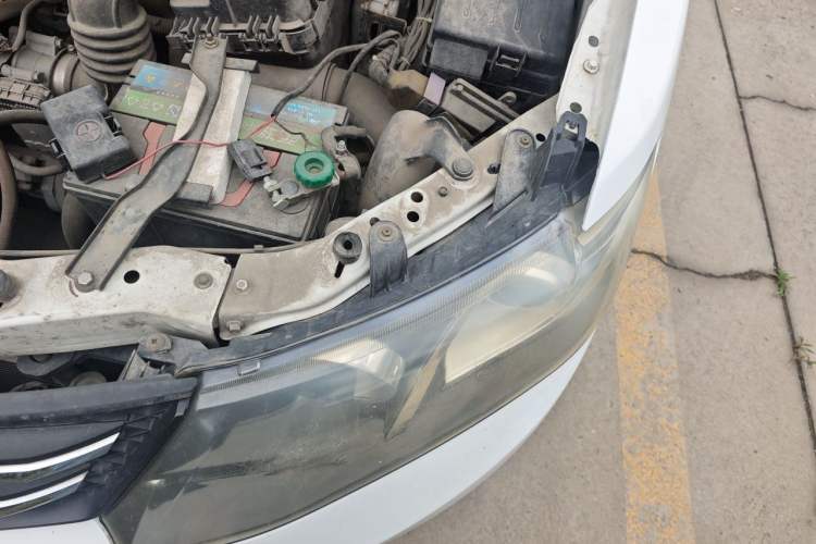 Used Zotye Z300 2014 1.5L Value Edition Manual Comfort Model Engine Bay Left