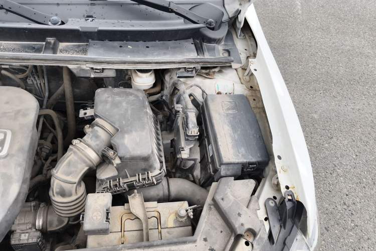 Used Zotye Z300 2014 1.5L Value Edition Manual Comfort Model Engine Bay Left