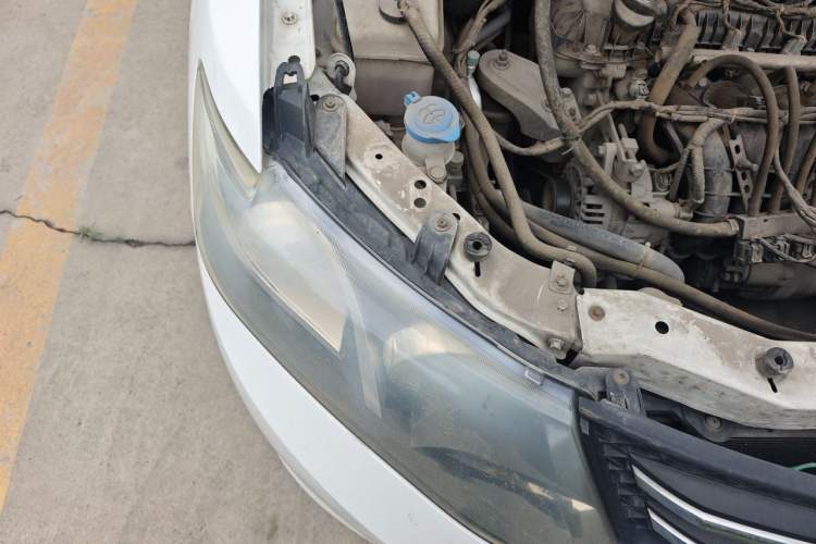 Used Zotye Z300 2014 1.5L Value Edition Manual Comfort Model Engine Bay Right