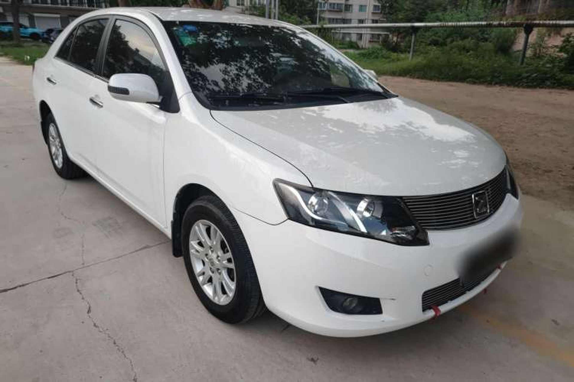 Used Zotye Z300 2014 1.5L Value Edition Manual Elite Model Front Right 45 Deg