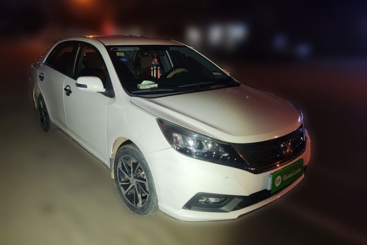 Used Zotye Z300 2014 New Vision 1.5L Manual Luxury Model Front Right 45 Deg