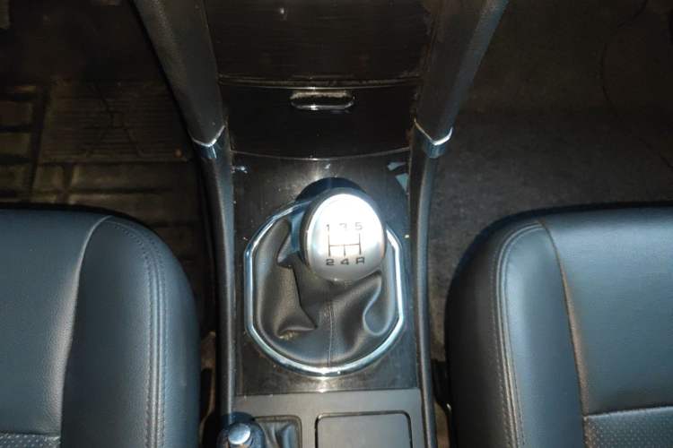 Used Zotye Z300 2014 1.5L Value Edition Manual Elite Model Gear Lever