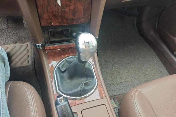 Used Zotye Z300 2014 1.5L Value Edition Manual Comfort Model Gear Lever