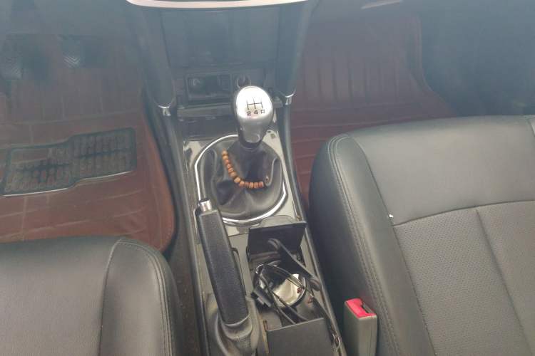 Used Zotye Z300 2014 1.5L Value Edition Manual Elite Model Gear Lever