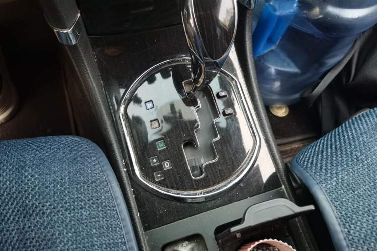 Used Zotye Z300 2014 1.6L Drive-Value Edition Automatic Elite Model Gear Lever