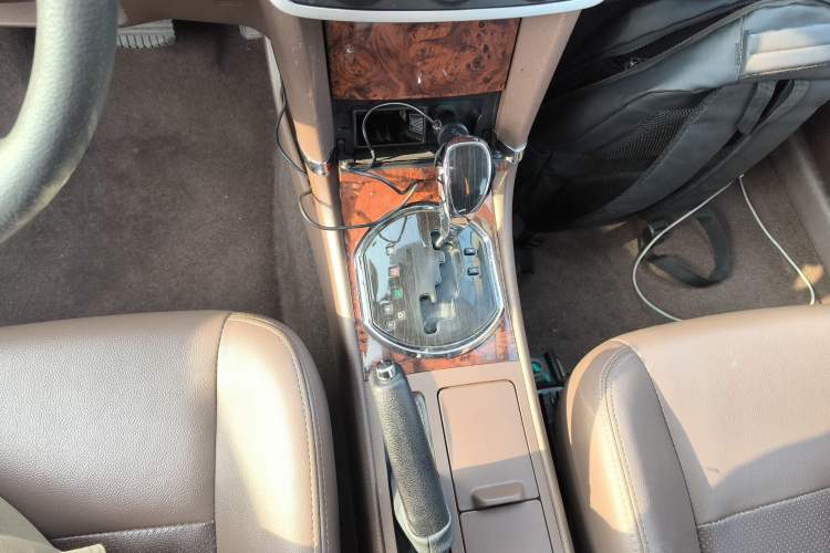 Used Zotye Z300 2014 1.6L Urban Edition Automatic Luxury Model Gear Lever