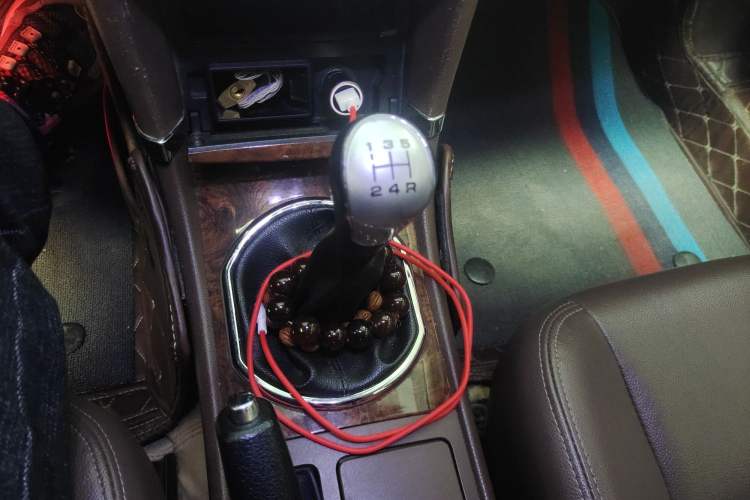 Used Zotye Z300 2014 1.5L Urban Edition Manual Luxury Model Gear Lever