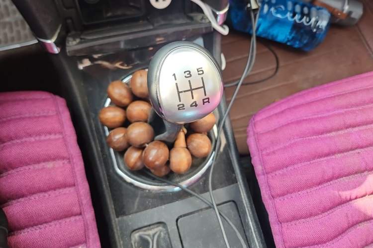 Used Zotye Z300 2014 1.5L Value Edition Manual Elite Model Gear Lever