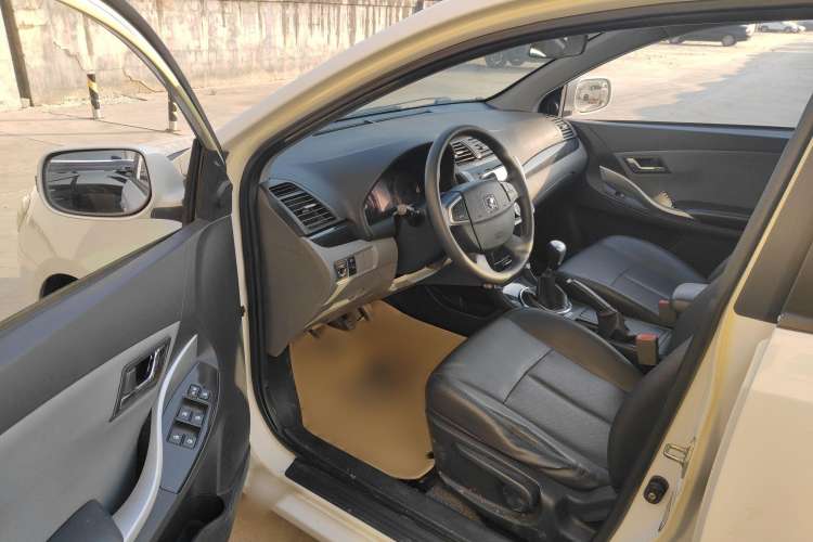 Used Zotye Z300 2014 1.5L Value Edition Manual Elite Model Interior 1