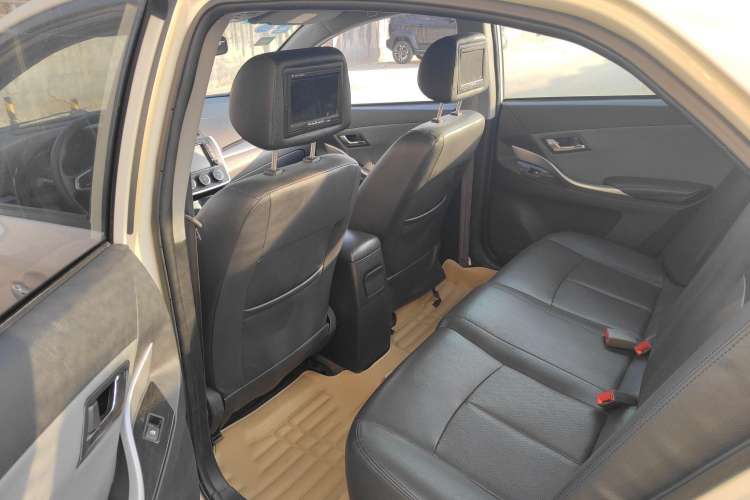 Used Zotye Z300 2014 1.5L Value Edition Manual Elite Model Interior 2