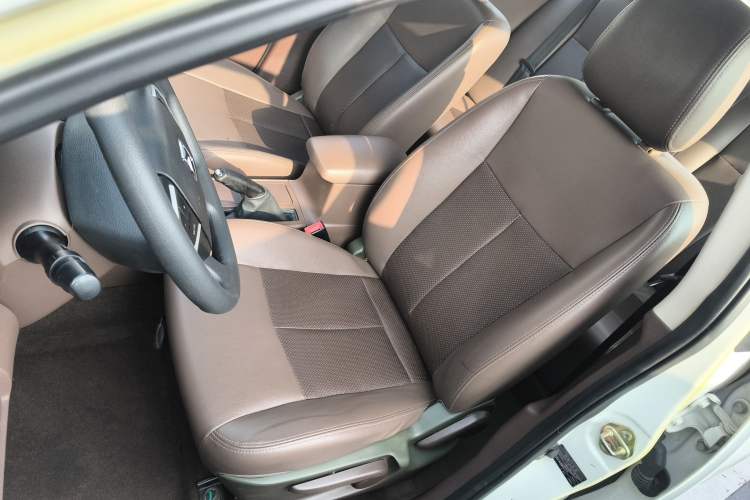 Used Zotye Z300 2014 1.6L Urban Edition Automatic Luxury Model Left Front Seat