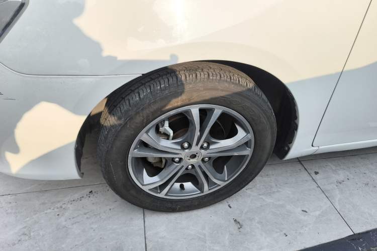 Used Zotye Z300 2014 1.6L Urban Edition Automatic Luxury Model Left Front Wheel Hub
