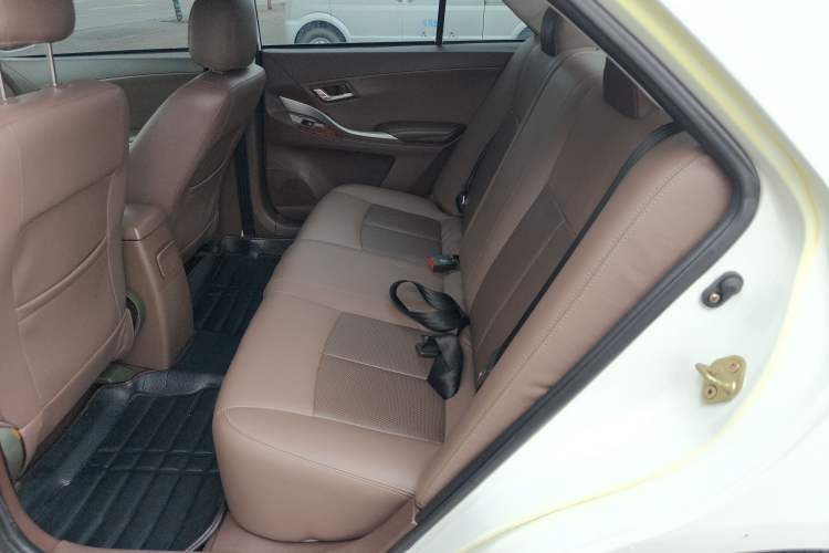 Used Zotye Z300 2014 1.5L Urban Edition Manual Luxury Model Left Rear Seat