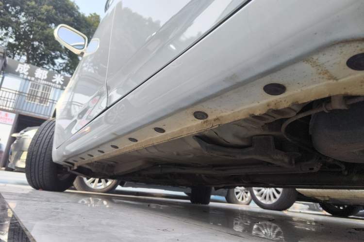 Used Zotye Z300 2014 1.6L Urban Edition Automatic Luxury Model Left Side Sill