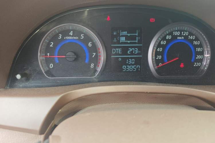 Used Zotye Z300 2014 1.5L Value Edition Manual Comfort Model Odometer Close Up