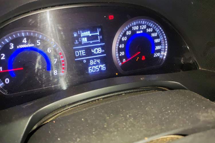 Used Zotye Z300 2014 New Vision 1.5L Manual Luxury Model Odometer Close Up