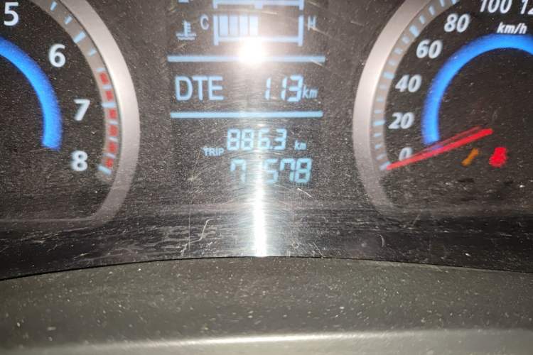 Used Zotye Z300 2014 1.5L Value Edition Manual Elite Model Odometer Close Up