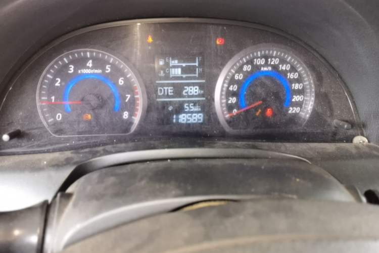 Used Zotye Z300 2014 1.5L Value Edition Manual Elite Model Odometer Close Up