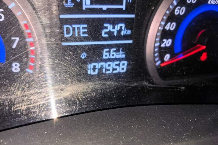 Used Zotye Z300 2014 1.5L Value Edition Manual Elite Model Odometer Close Up